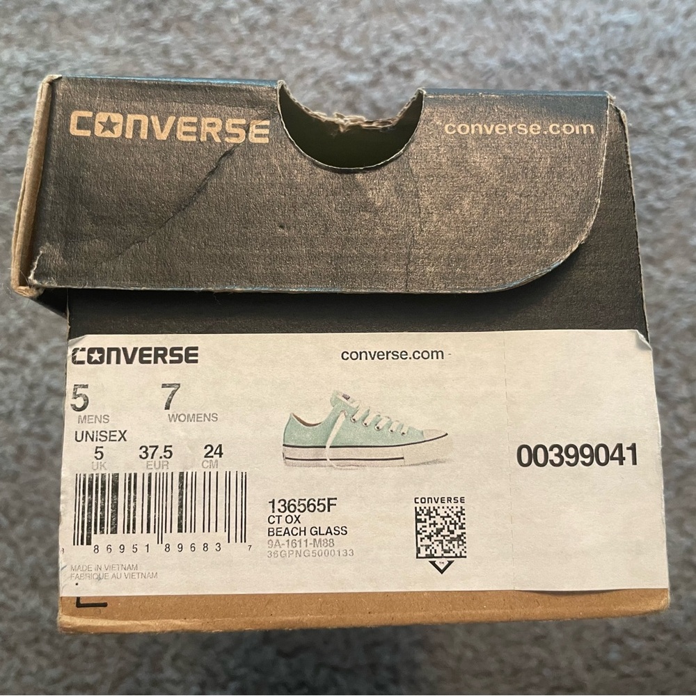 Women’s low top Converse